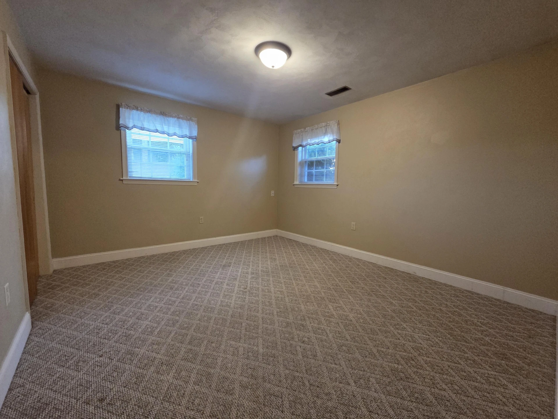 1055 Broadhill DR - Photo 20