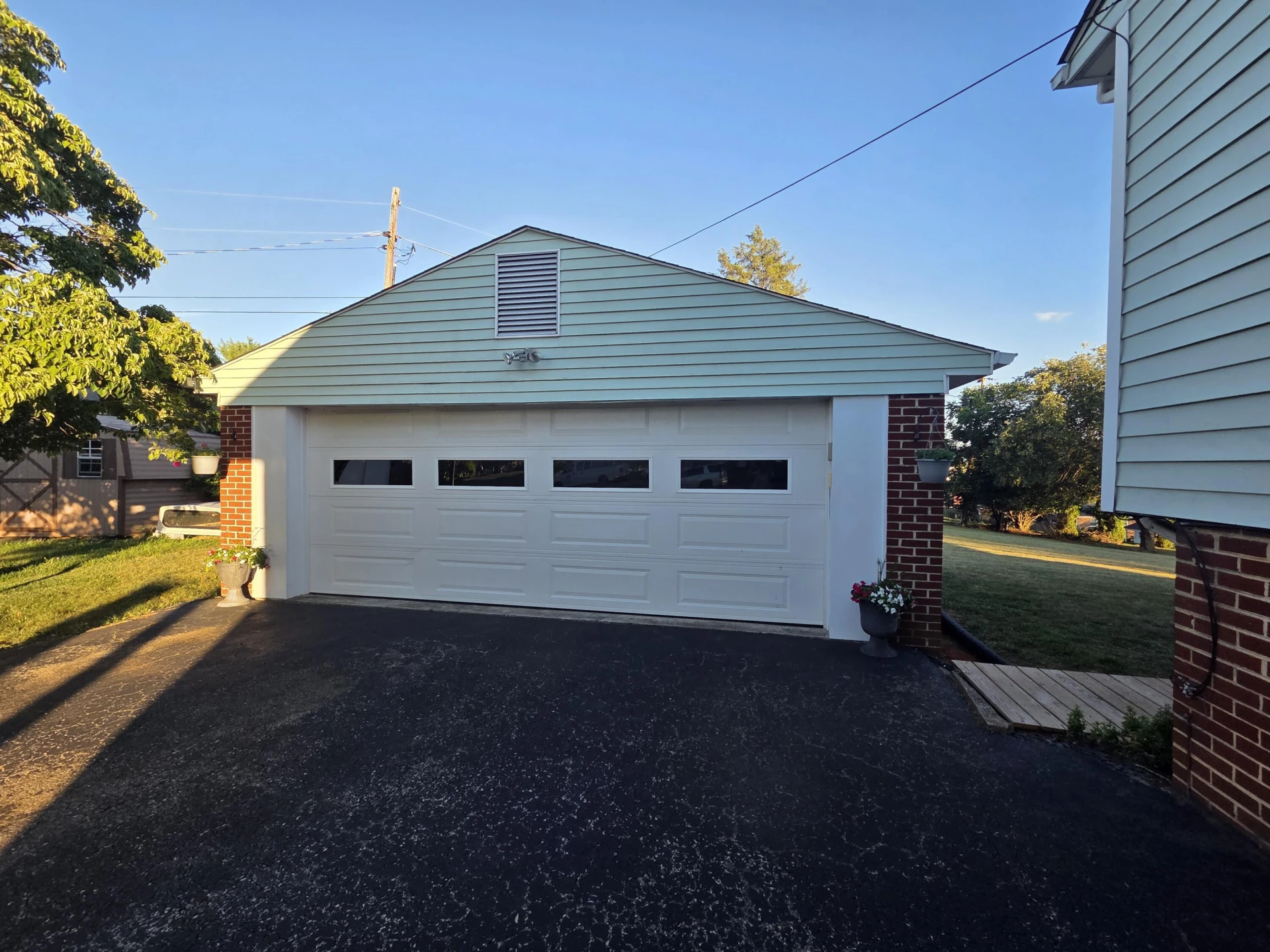 1055 Broadhill DR - Photo 3