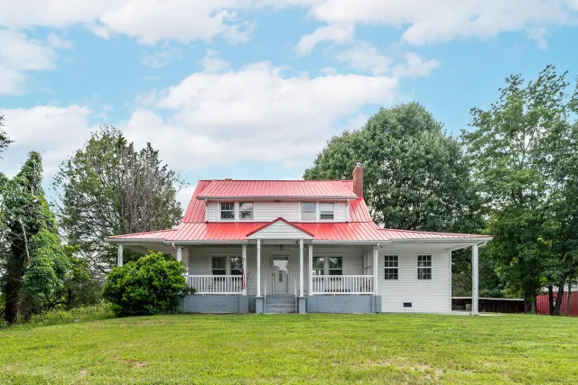 1560 Quarles RD, Thaxton, VA, 24174