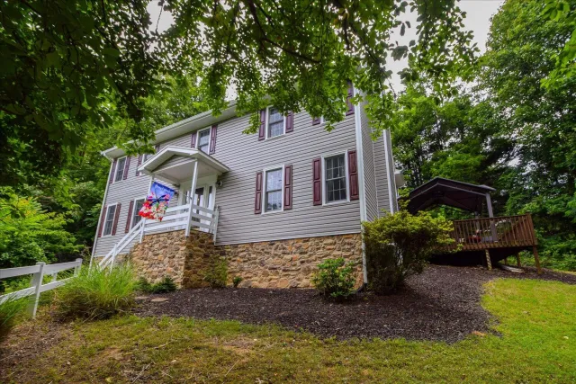 5448 Highfields RD