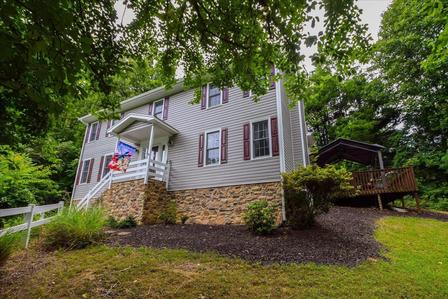 5448 Highfields RD