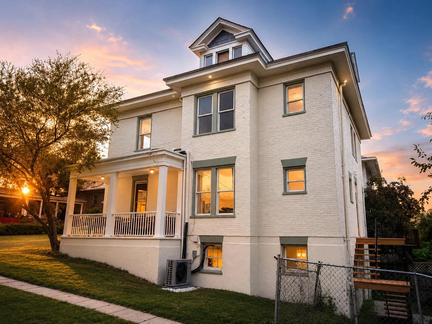 1338 Clarke AVE SW - Photo 3