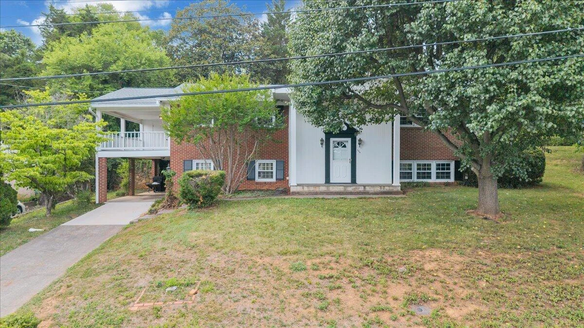 854 Peyton ST