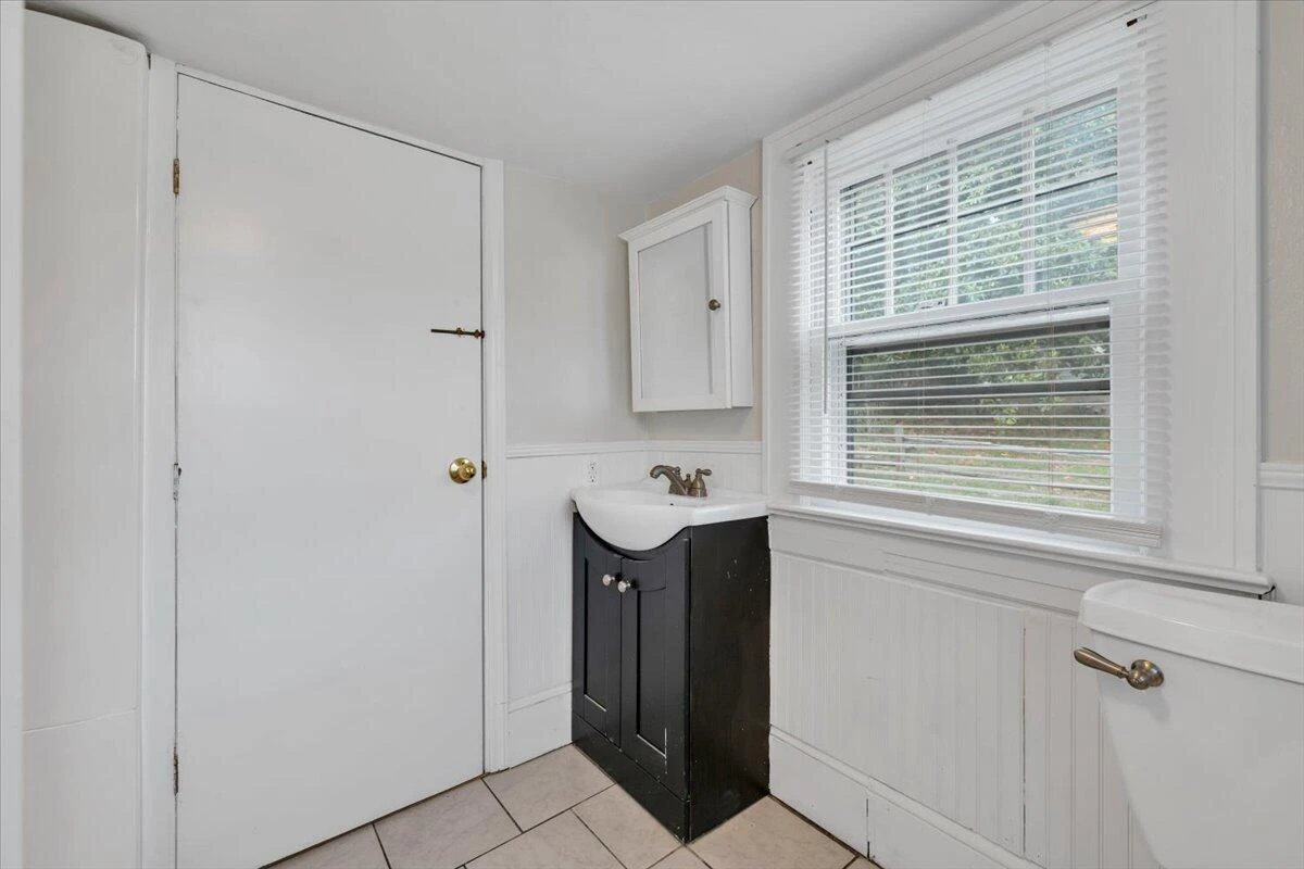 1364 Rose AVE SE - Photo 23