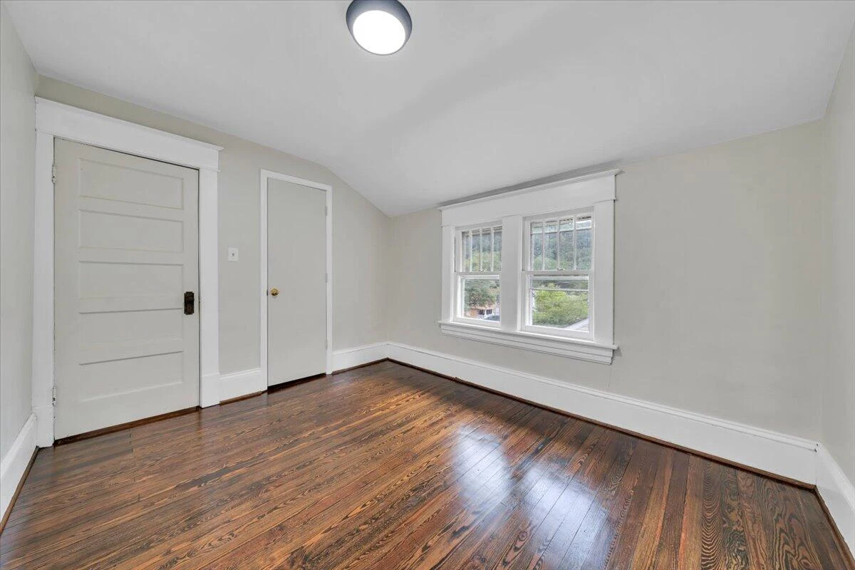1364 Rose AVE SE - Photo 26