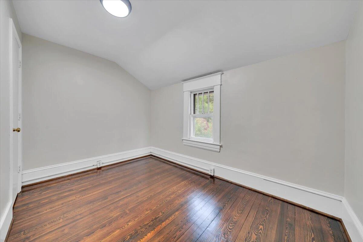 1364 Rose AVE SE - Photo 27