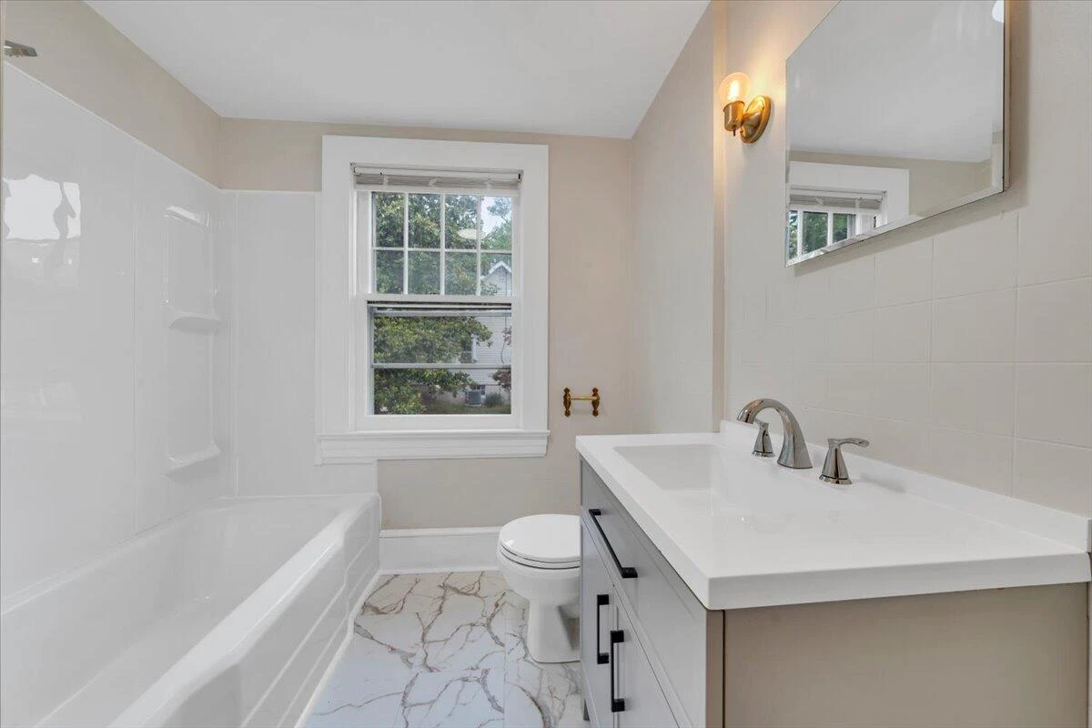 1364 Rose AVE SE - Photo 28