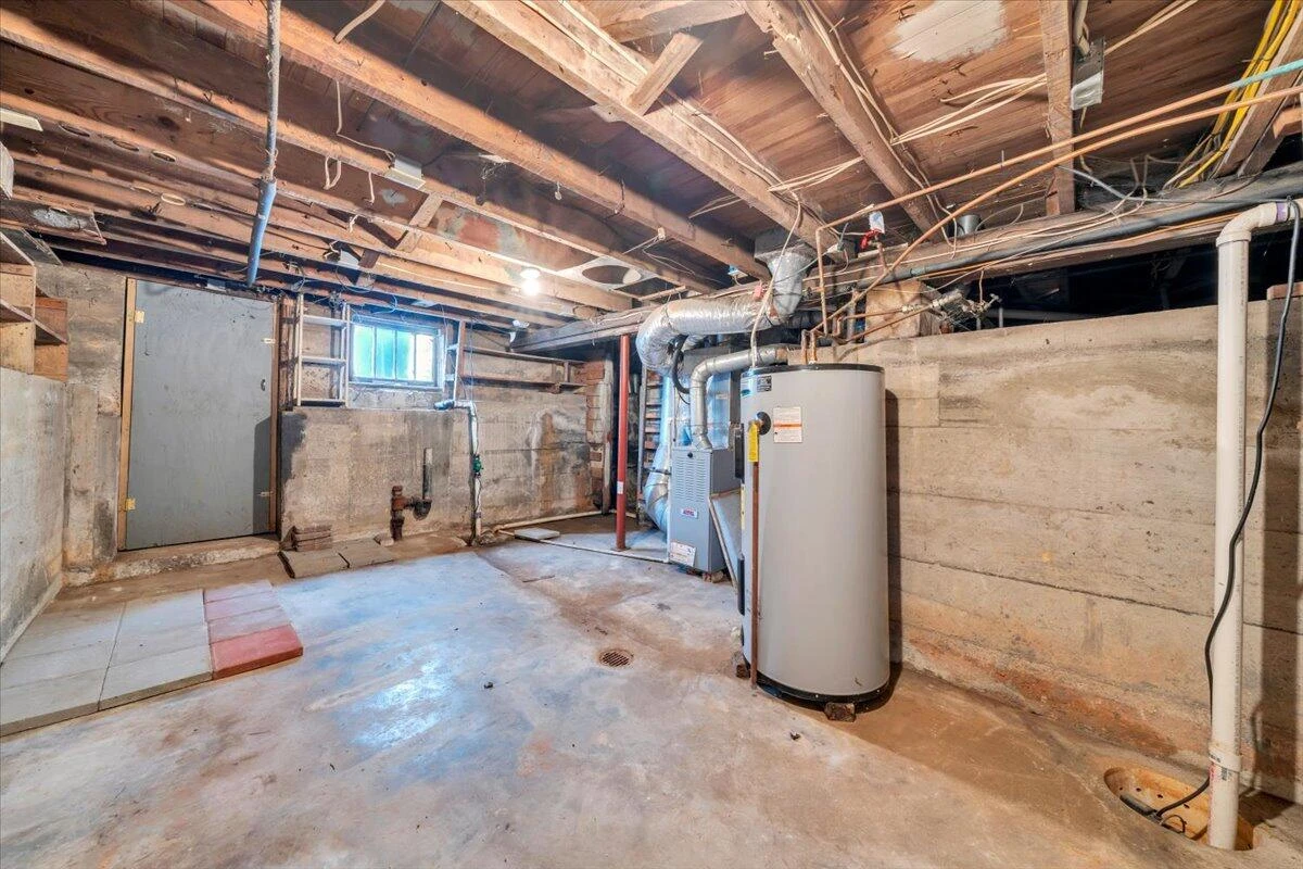 1364 Rose AVE SE - Photo 29