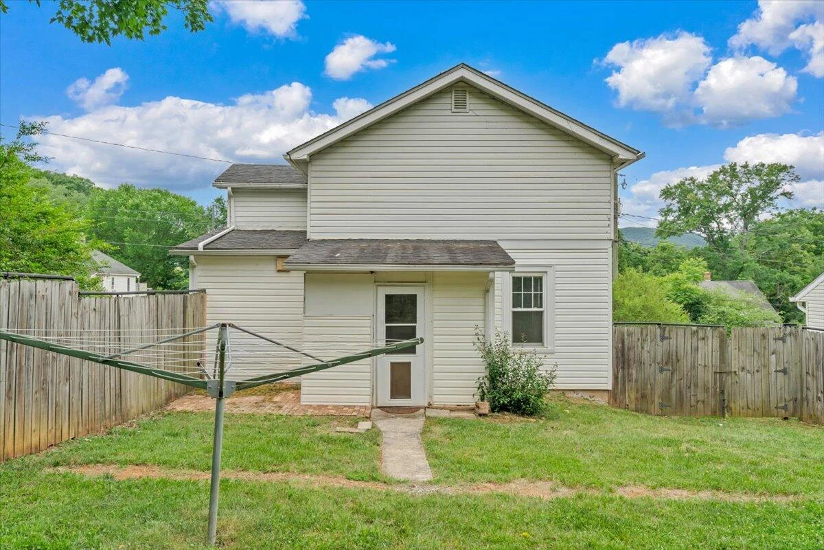 1364 Rose AVE SE - Photo 34