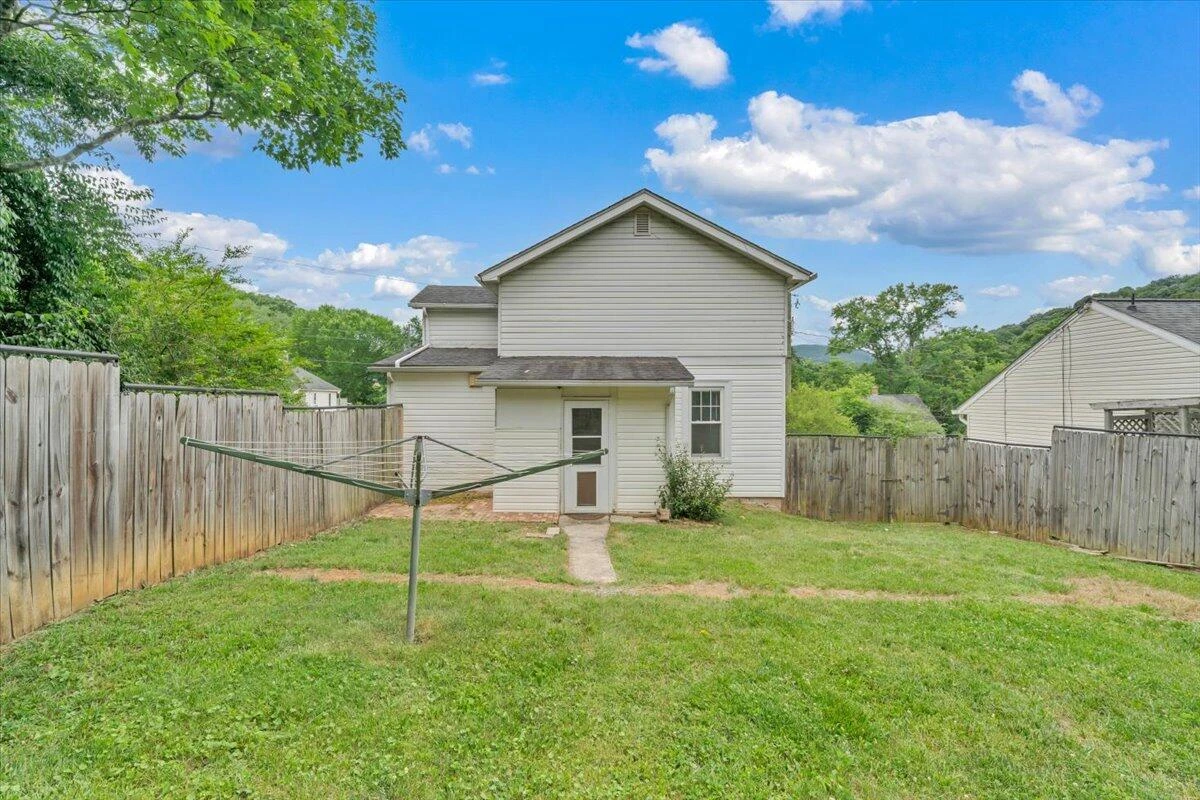 1364 Rose AVE SE - Photo 35