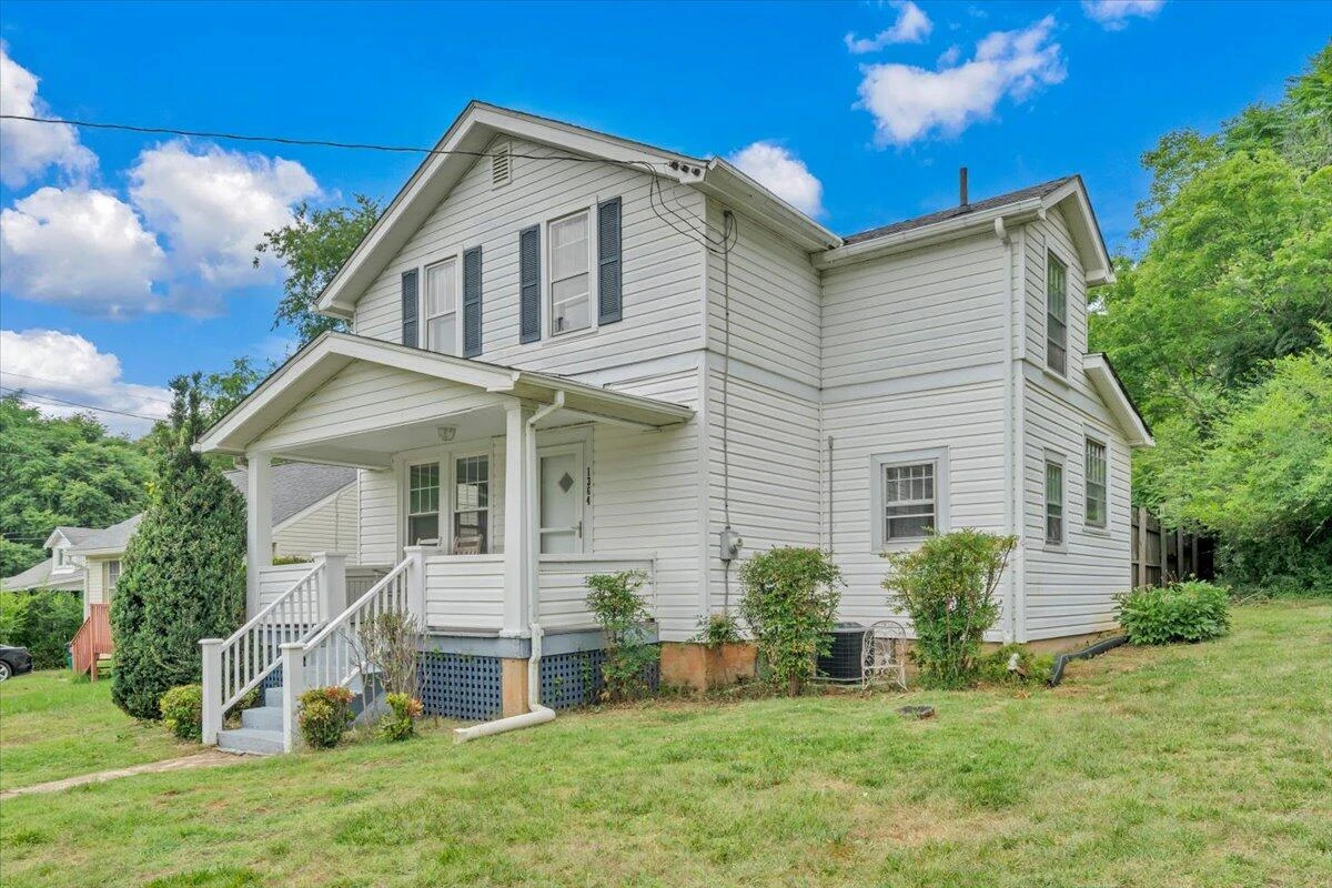 1364 Rose AVE SE - Photo 36