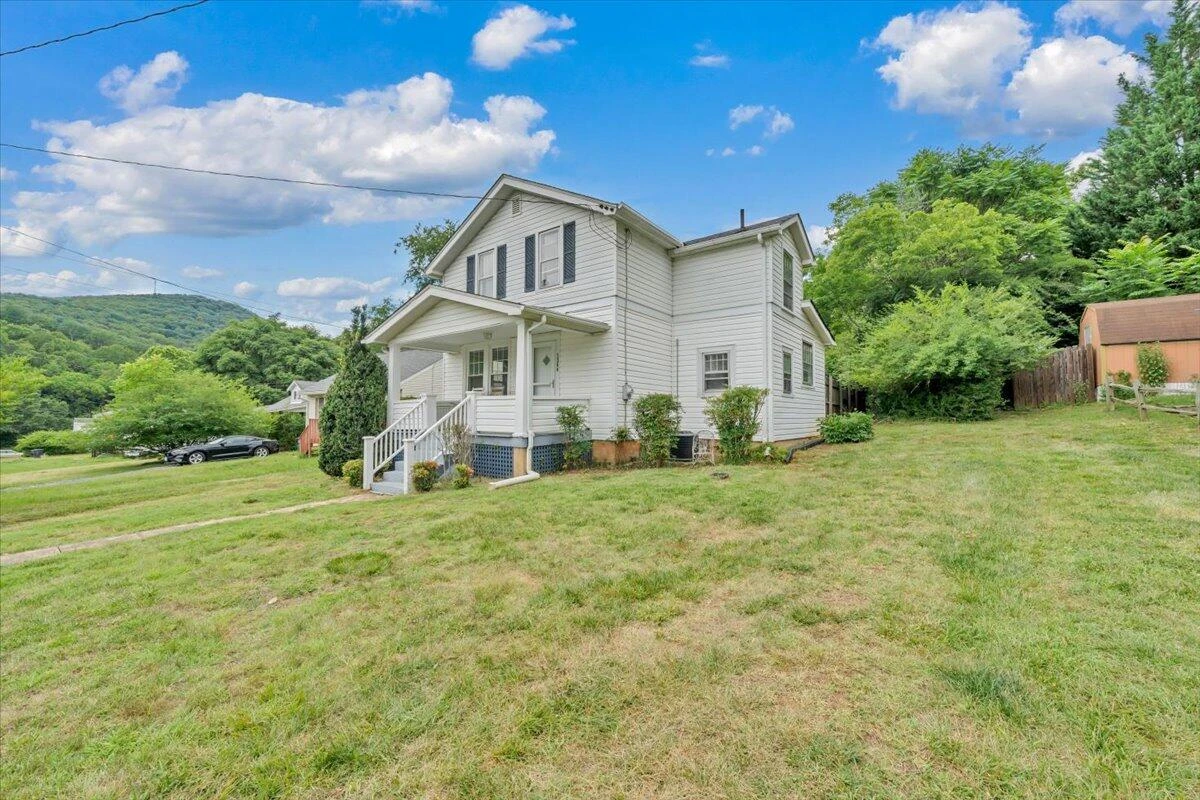1364 Rose AVE SE - Photo 37
