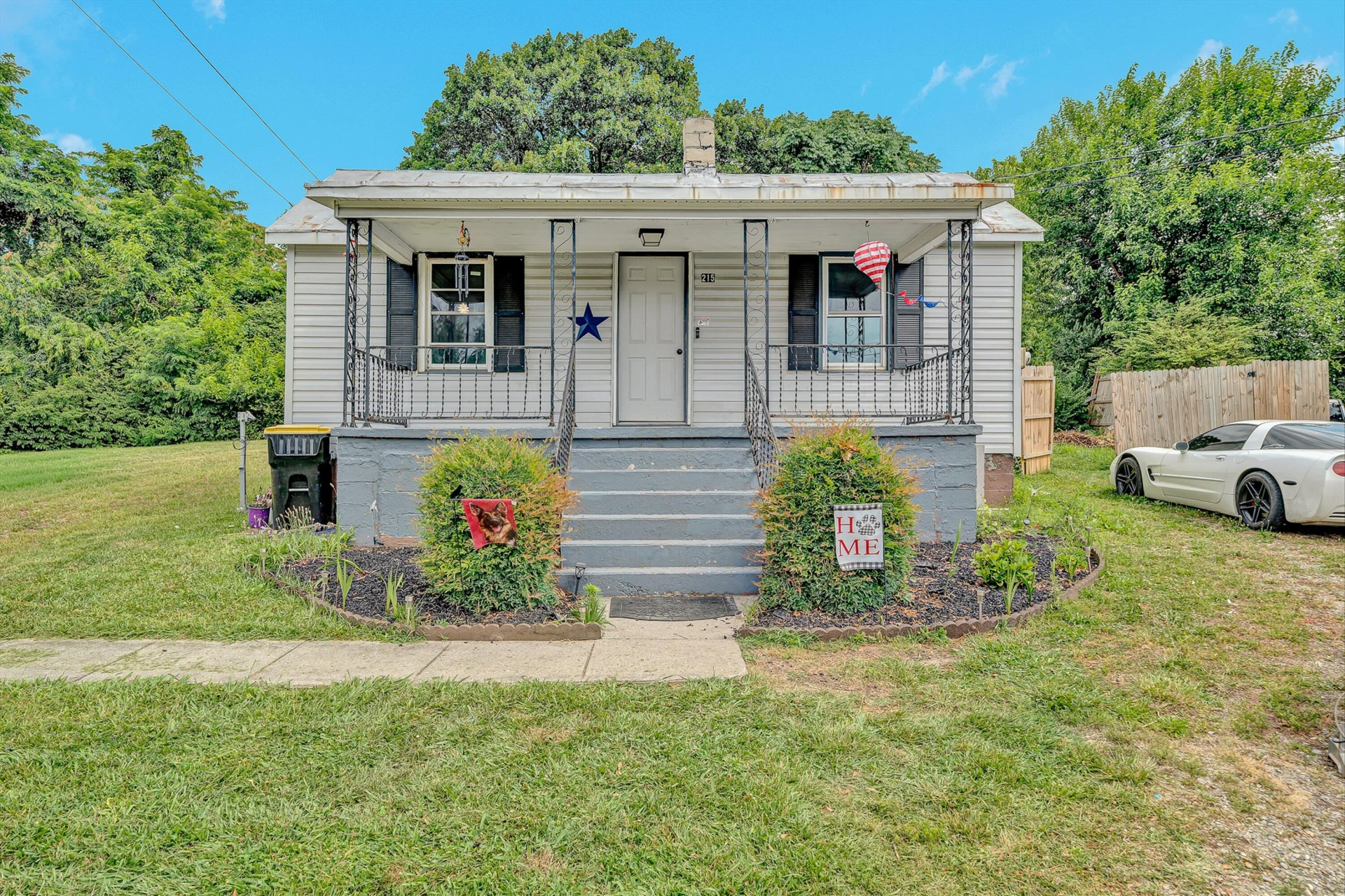 215 CIRCLE DR
