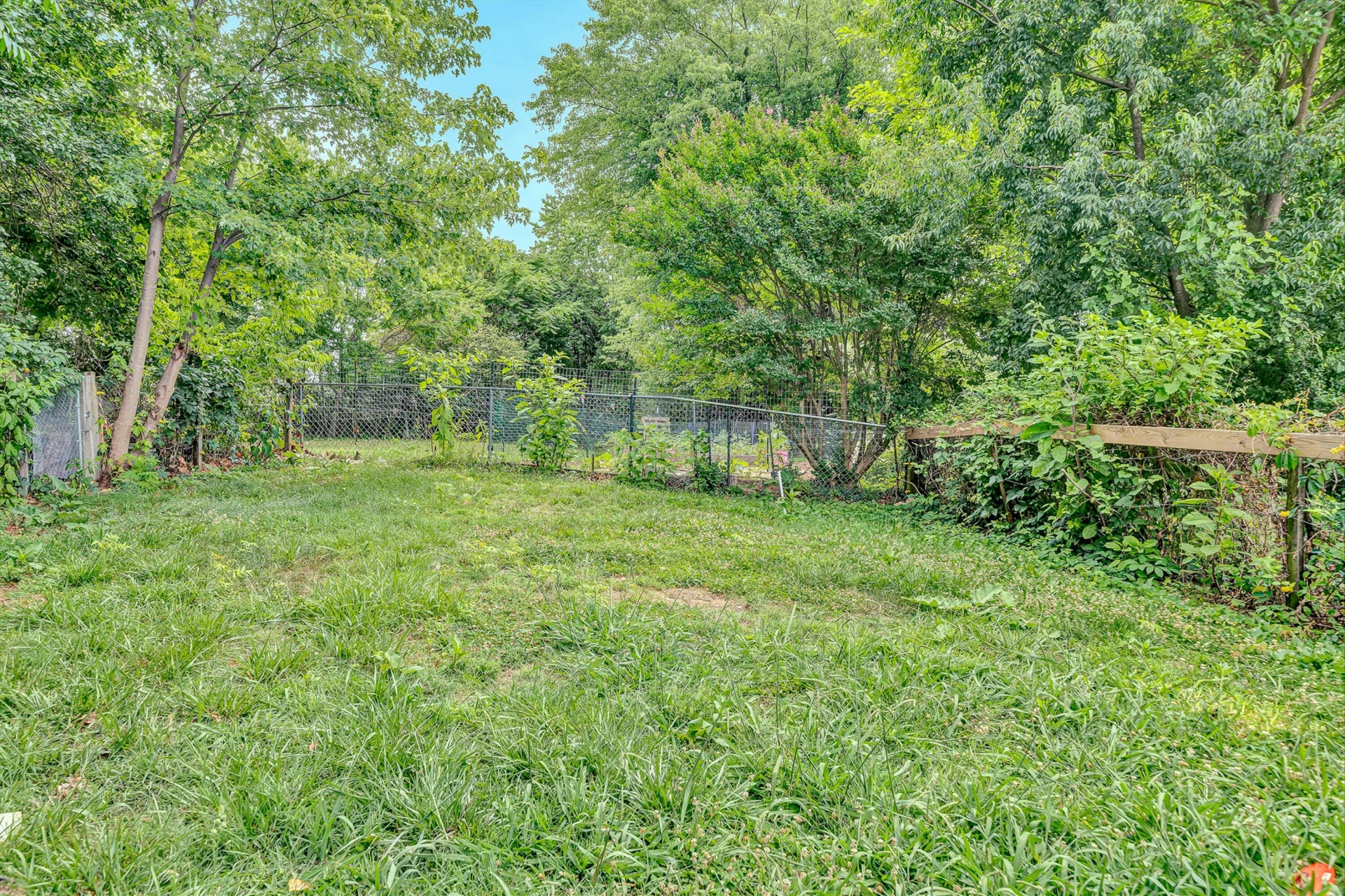 215 CIRCLE DR - Photo 17