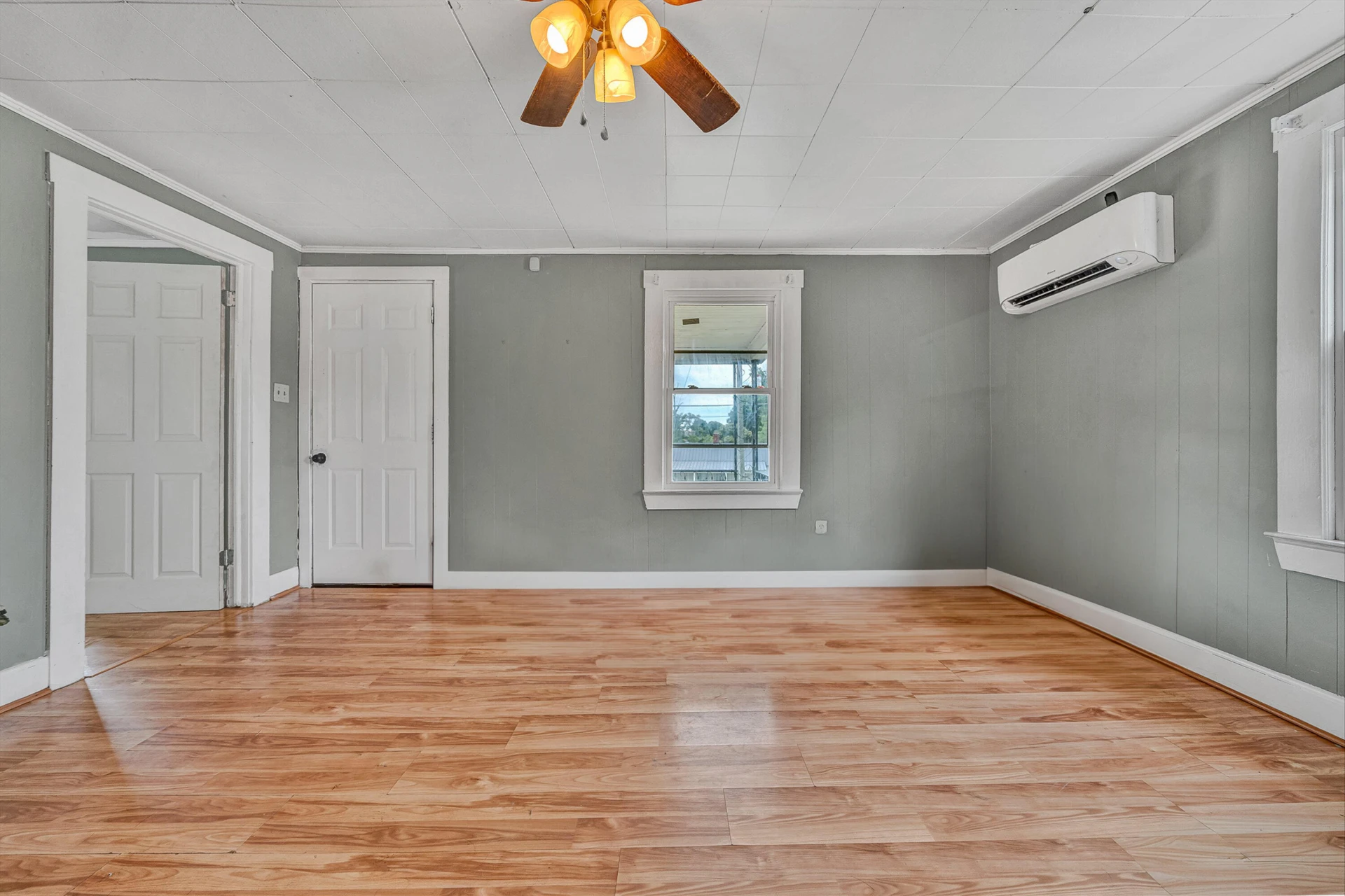 215 CIRCLE DR - Photo 4