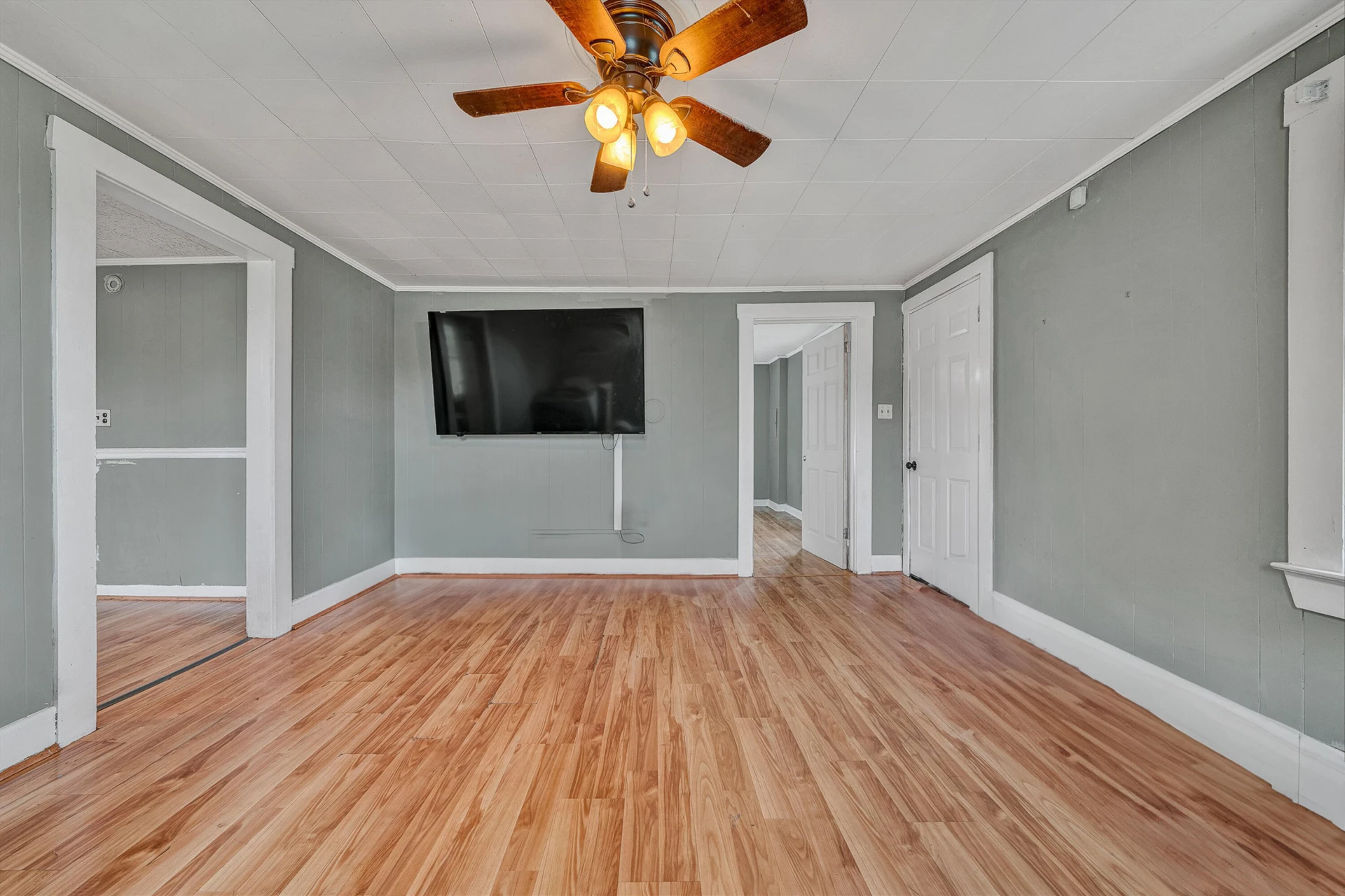 215 CIRCLE DR - Photo 5