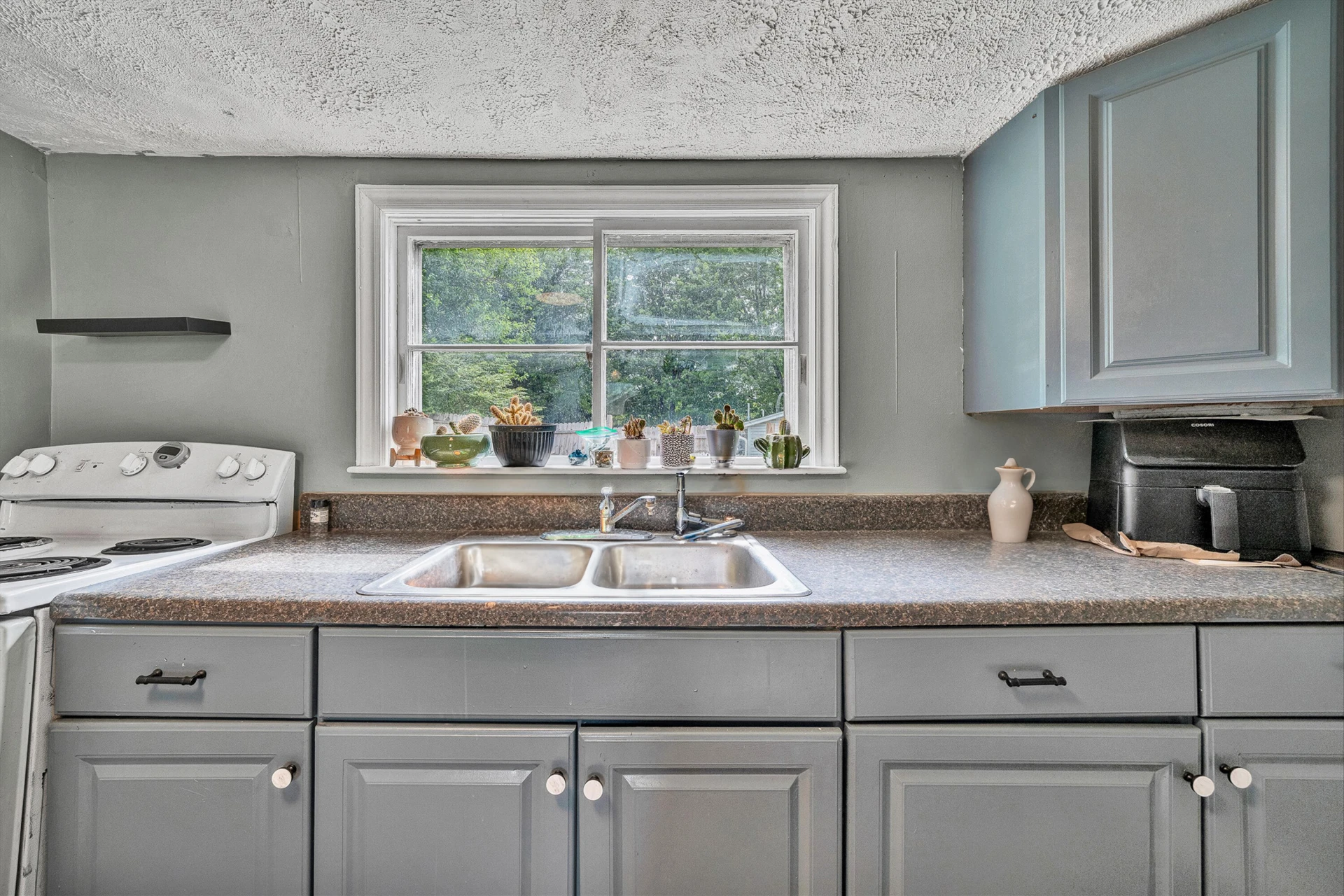 215 CIRCLE DR - Photo 8