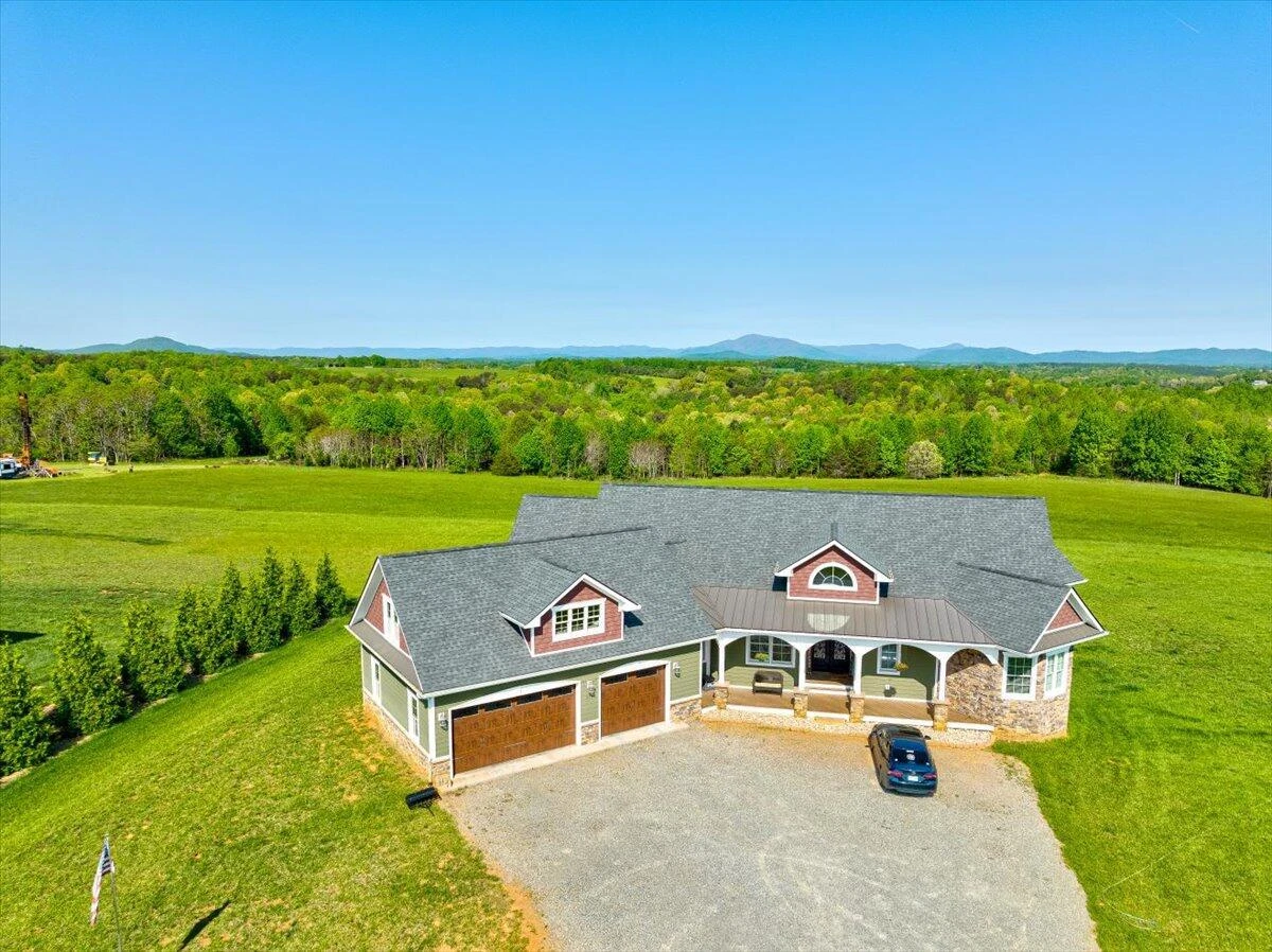 379 Greenhouse RD - Photo 2