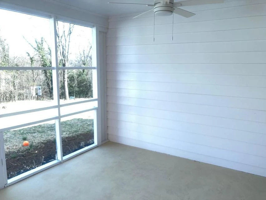 516 N Market ST - Photo 2