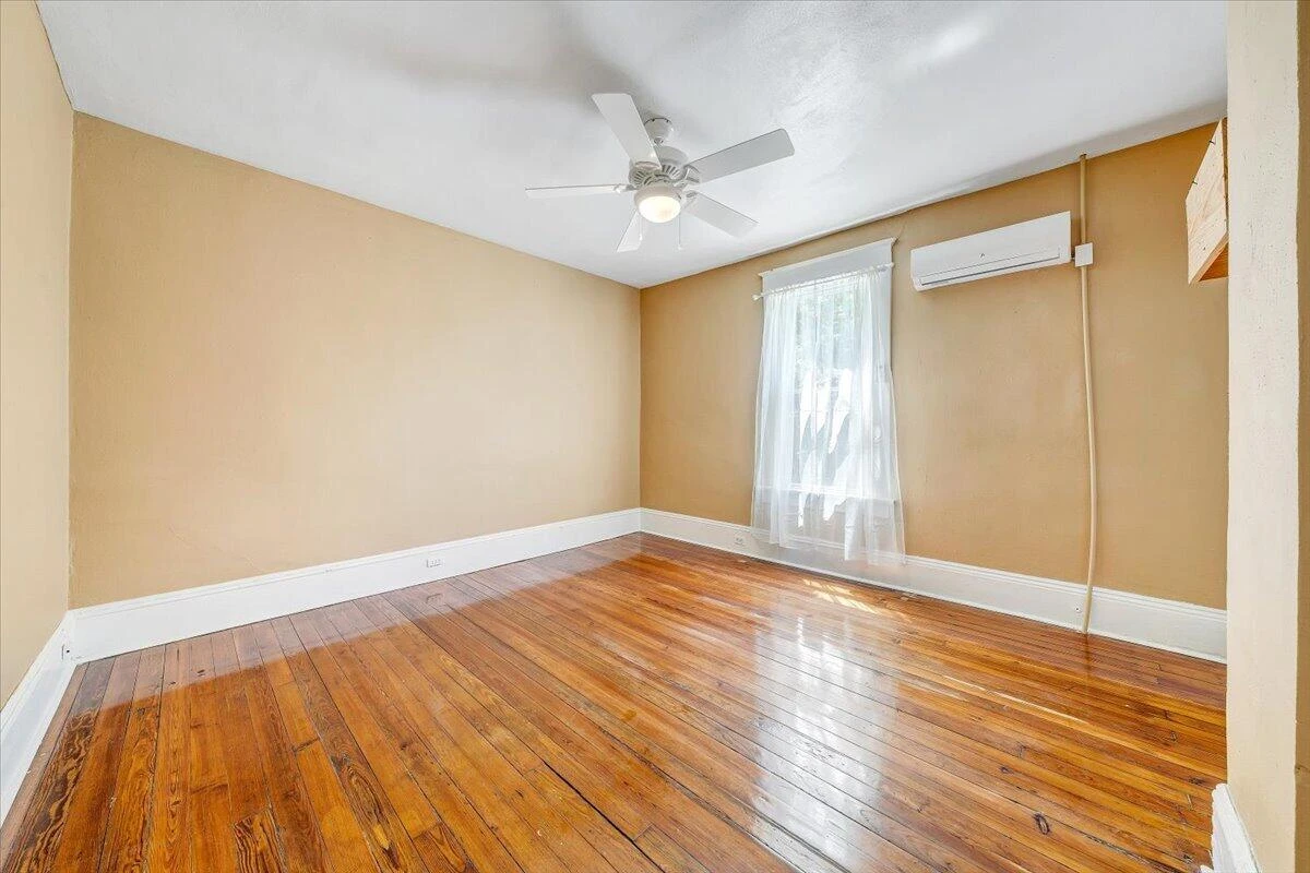 916 Madison AVE NW - Photo 15