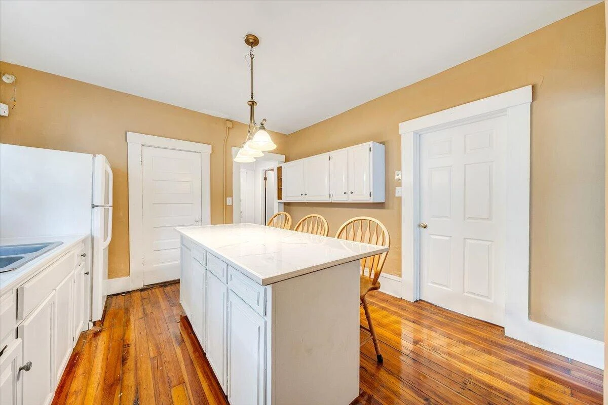 916 Madison AVE NW - Photo 17
