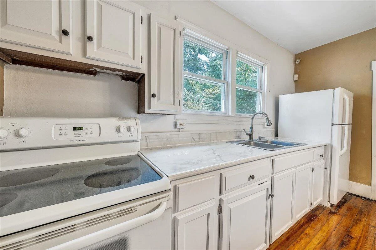 916 Madison AVE NW - Photo 19