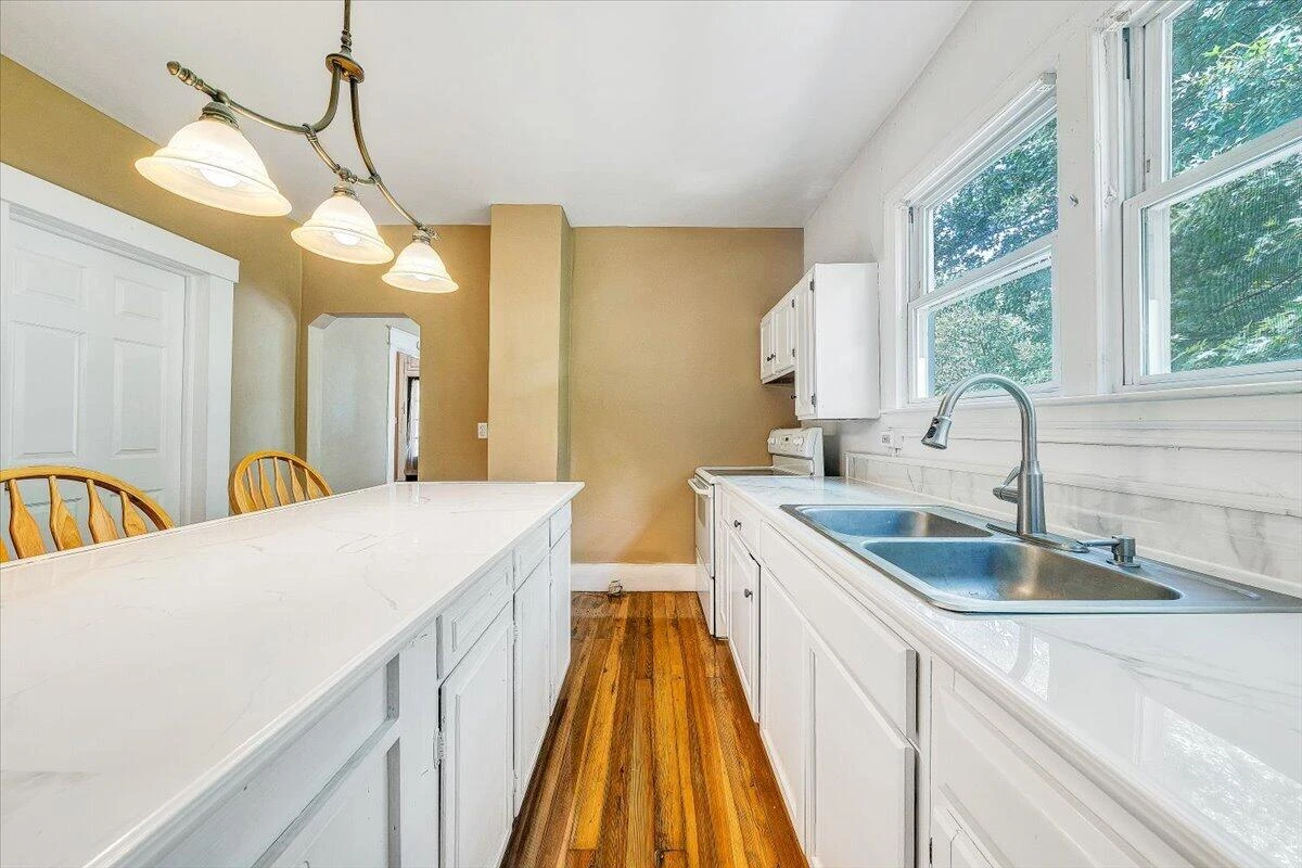 916 Madison AVE NW - Photo 20