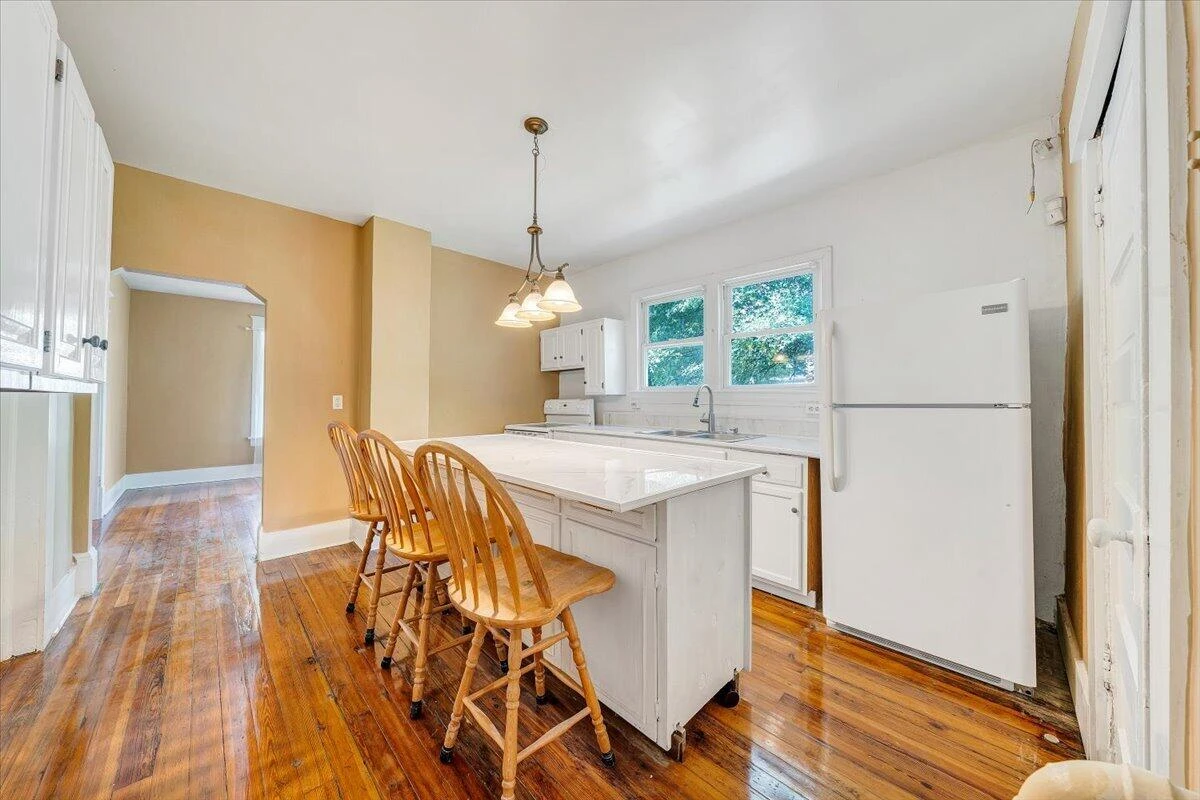 916 Madison AVE NW - Photo 22