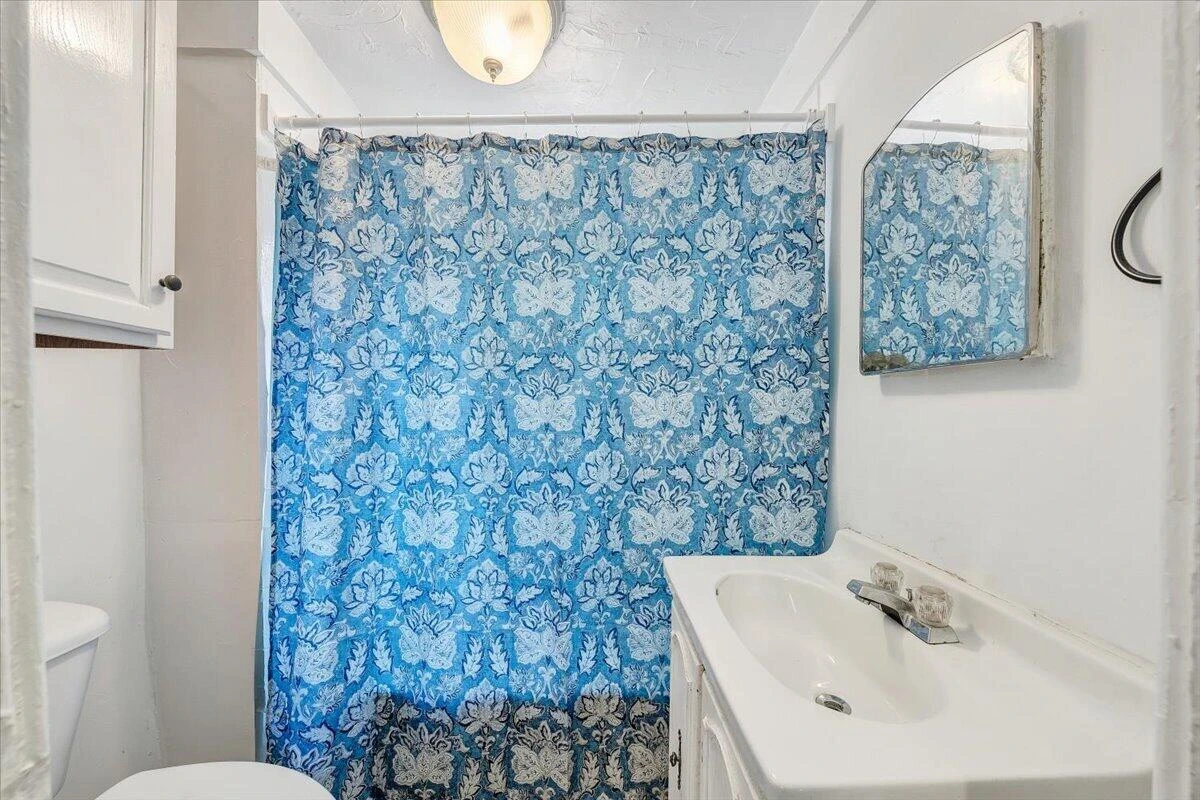 916 Madison AVE NW - Photo 24