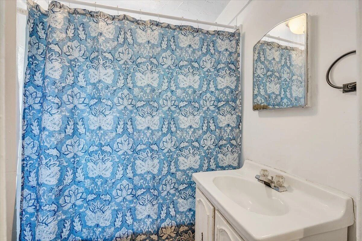 916 Madison AVE NW - Photo 25
