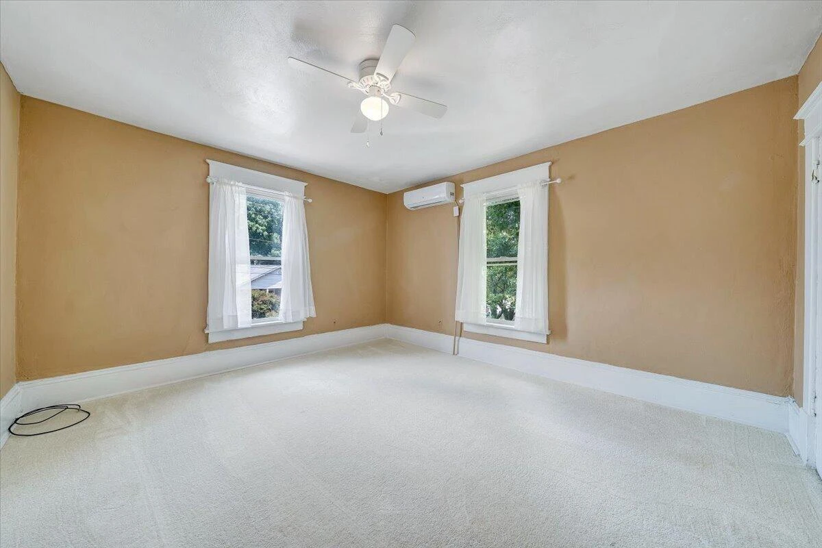 916 Madison AVE NW - Photo 34