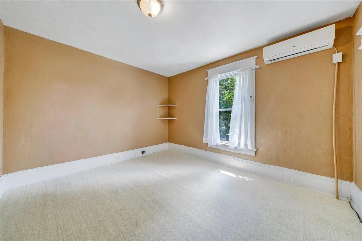 916 Madison AVE NW - Photo 36