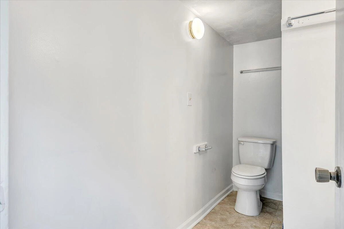 916 Madison AVE NW - Photo 37