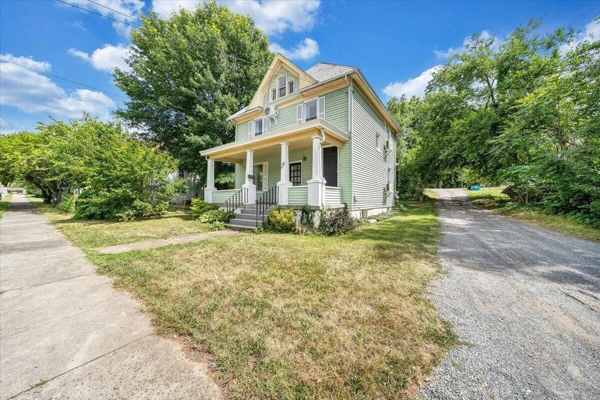 916 Madison AVE NW - Photo 3