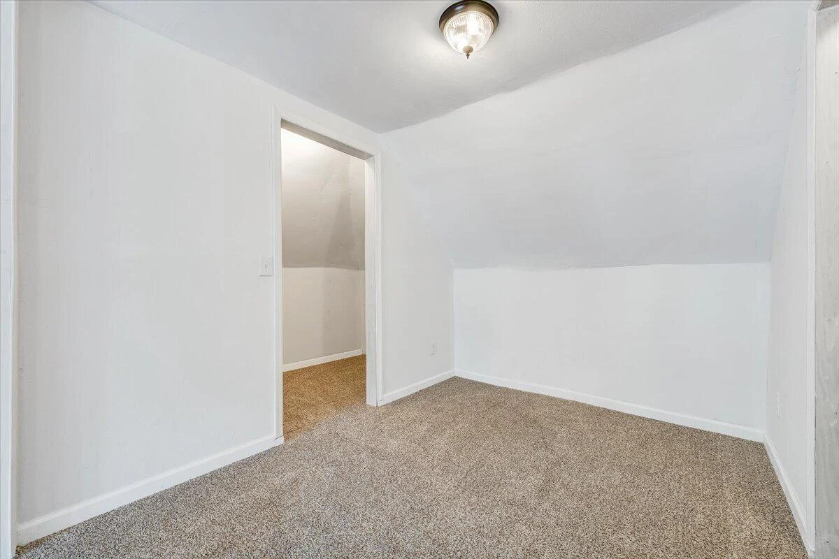916 Madison AVE NW - Photo 48