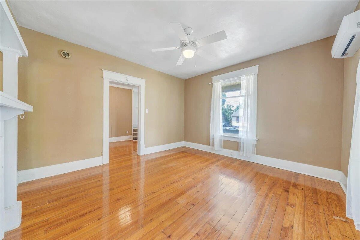916 Madison AVE NW - Photo 8