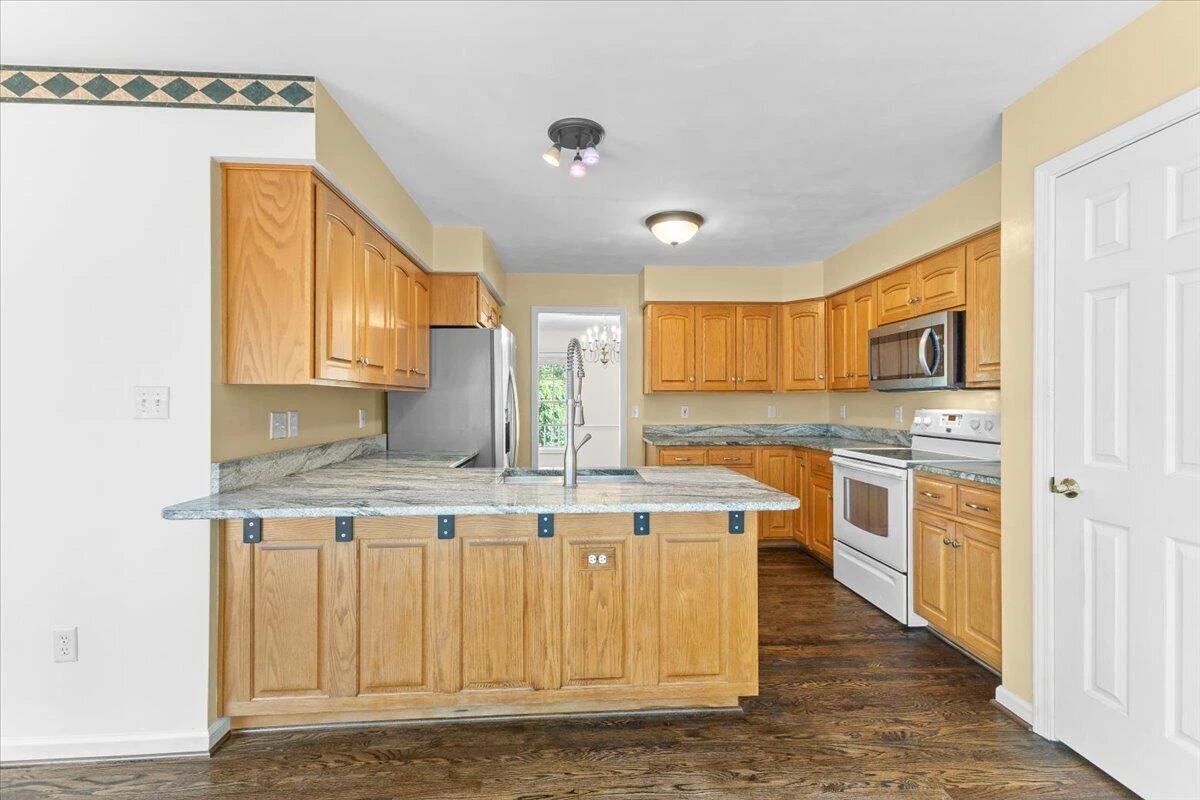 282 Four Seasons DR - Photo 16