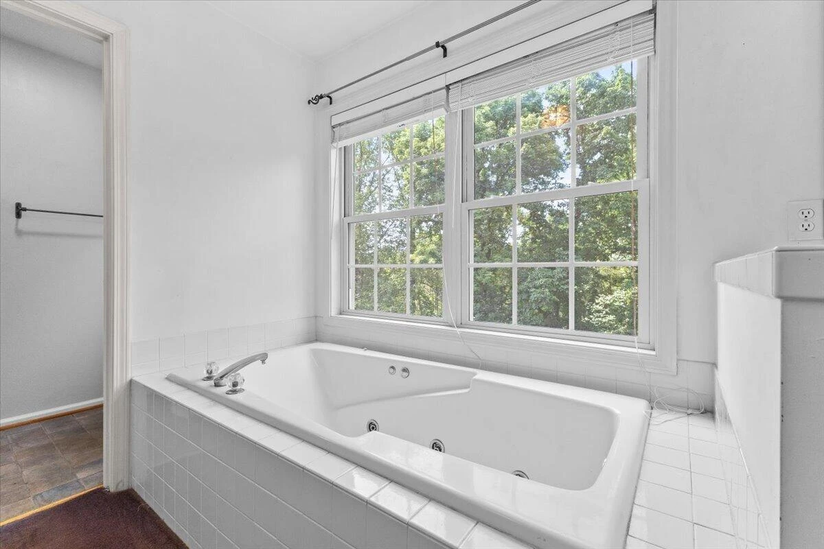282 Four Seasons DR - Photo 28