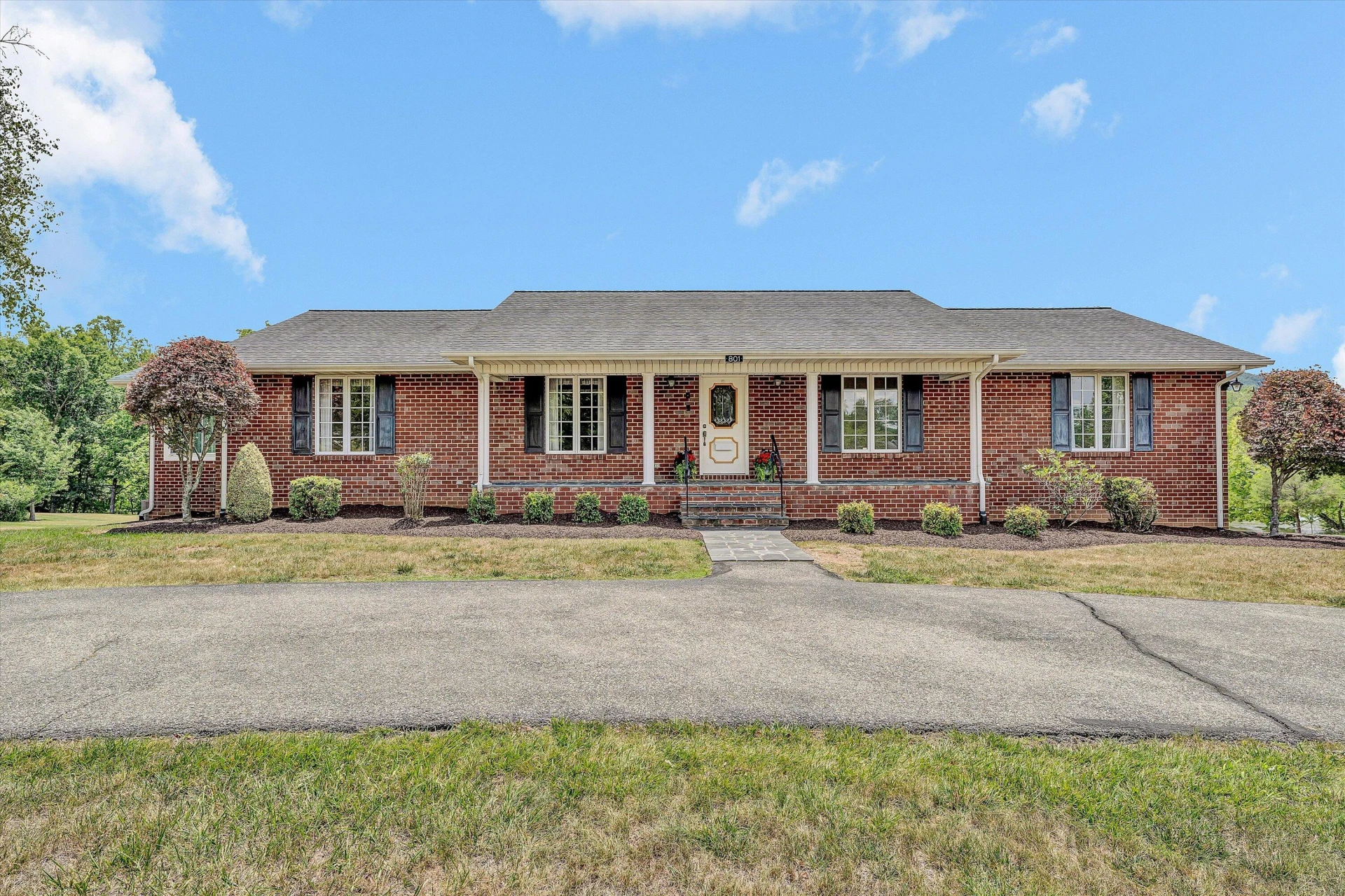 801 Orchard Lake DR