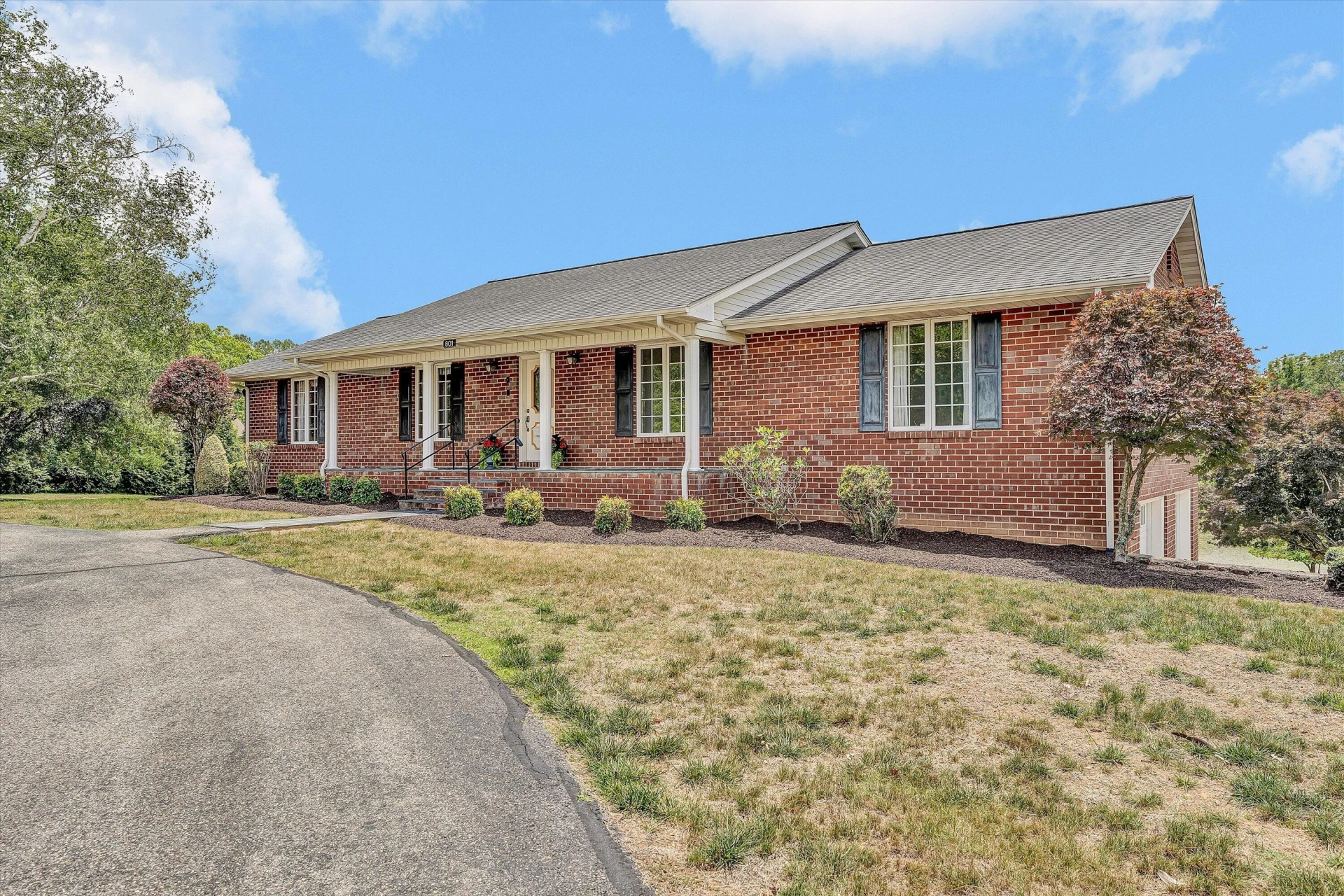 801 Orchard Lake DR - Photo 2