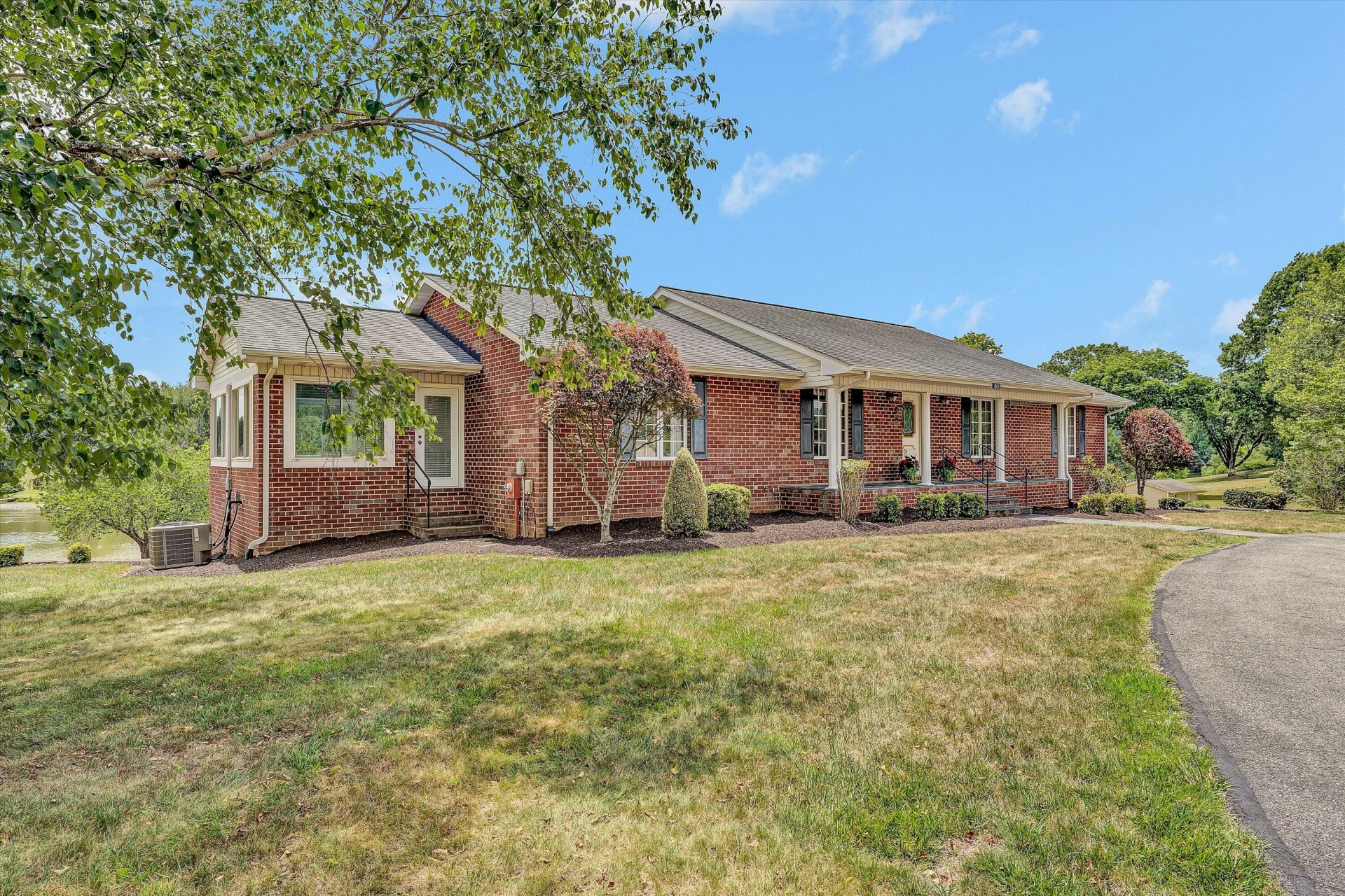 801 Orchard Lake DR - Photo 3
