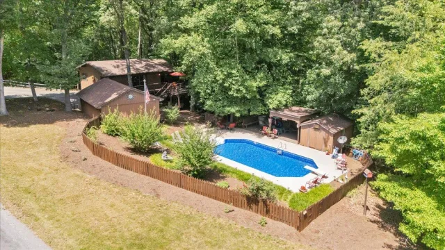 1842 Thomason LN, Goodview, VA, 24095