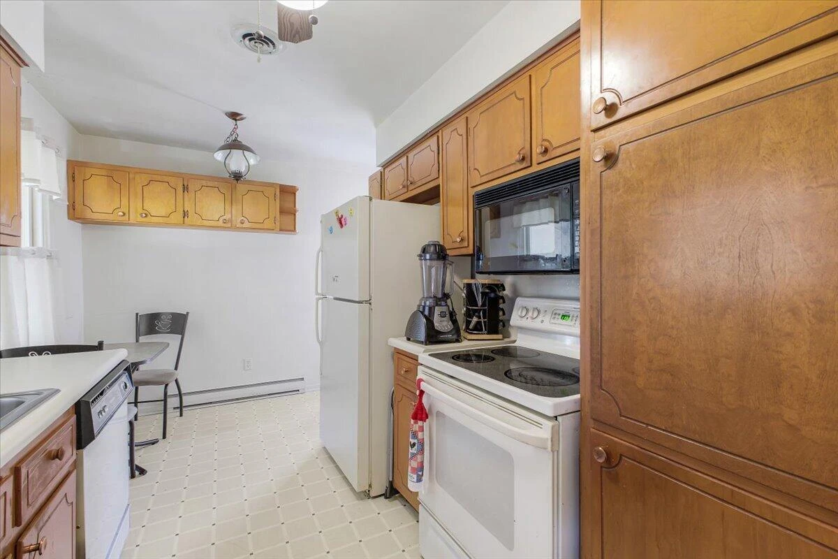 2908 Neil DR - Photo 10