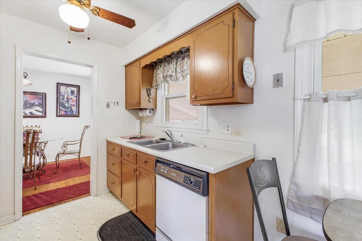 2908 Neil DR - Photo 11