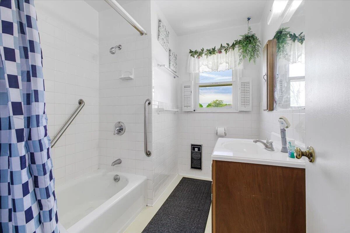 2908 Neil DR - Photo 17