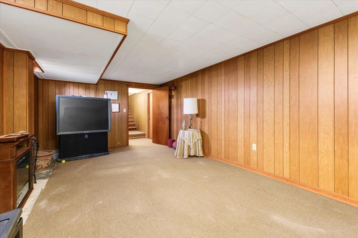 2908 Neil DR - Photo 26