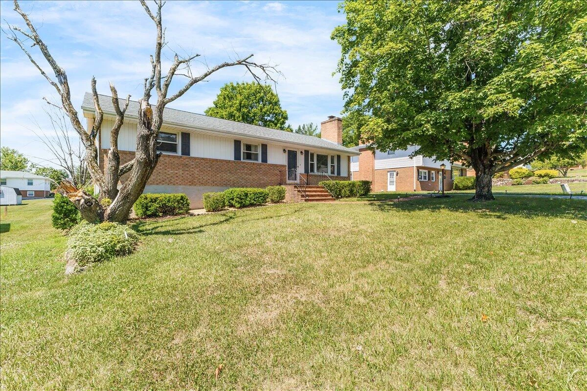 2908 Neil DR - Photo 3