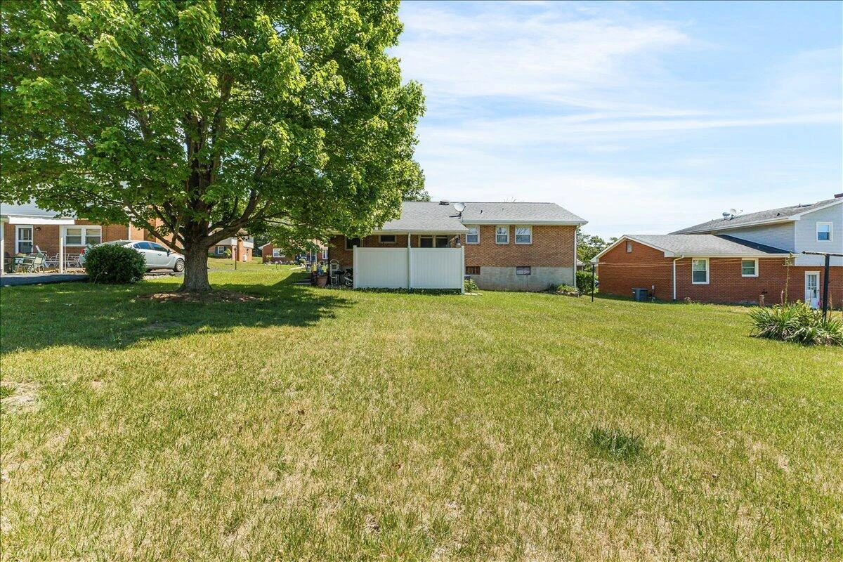 2908 Neil DR - Photo 30