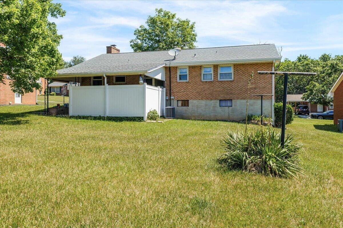 2908 Neil DR - Photo 31