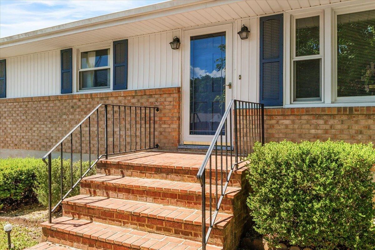 2908 Neil DR - Photo 4